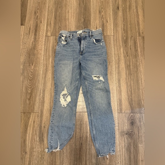 Abercrombie & Fitch Hi Rise Mom Jeans Distressed Light Wash Size 27 4R - Picture 1 of 6